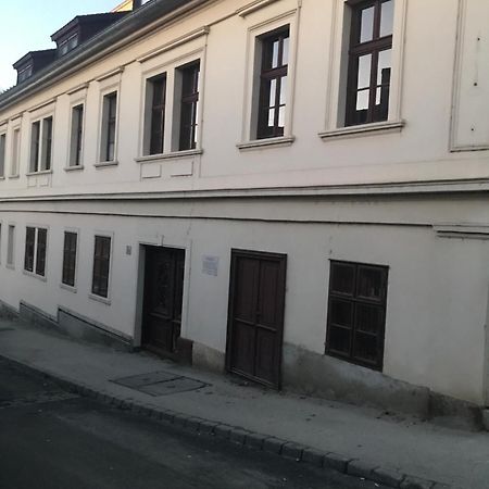 Sziklai Apartman Веспрем Экстерьер фото
